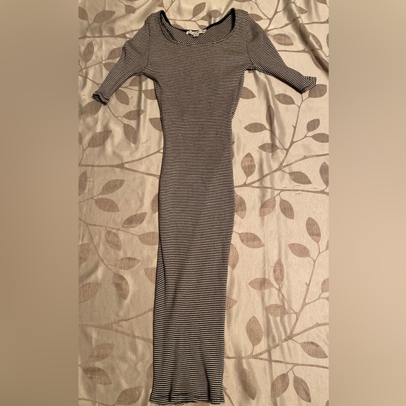 Very cute dress, stretches and attach to your body and forms nicely. - Picture 1 of 4